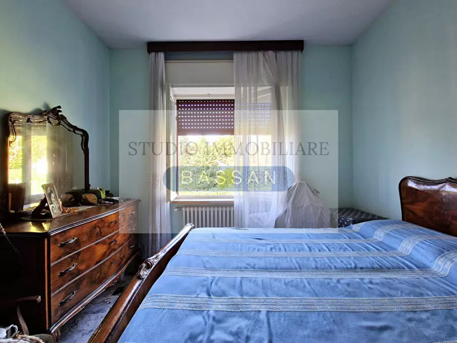 Immagine 21 di Villa in vendita  in via Andrea Del Sarto 23 a Varese