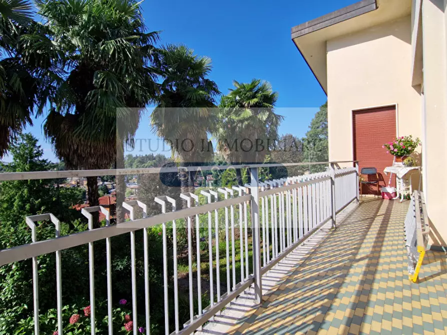 Immagine 25 di Villa in vendita  in via Andrea Del Sarto 23 a Varese