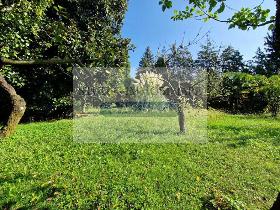 Immagine 37 di Villa in vendita  in via Andrea Del Sarto 23 a Varese