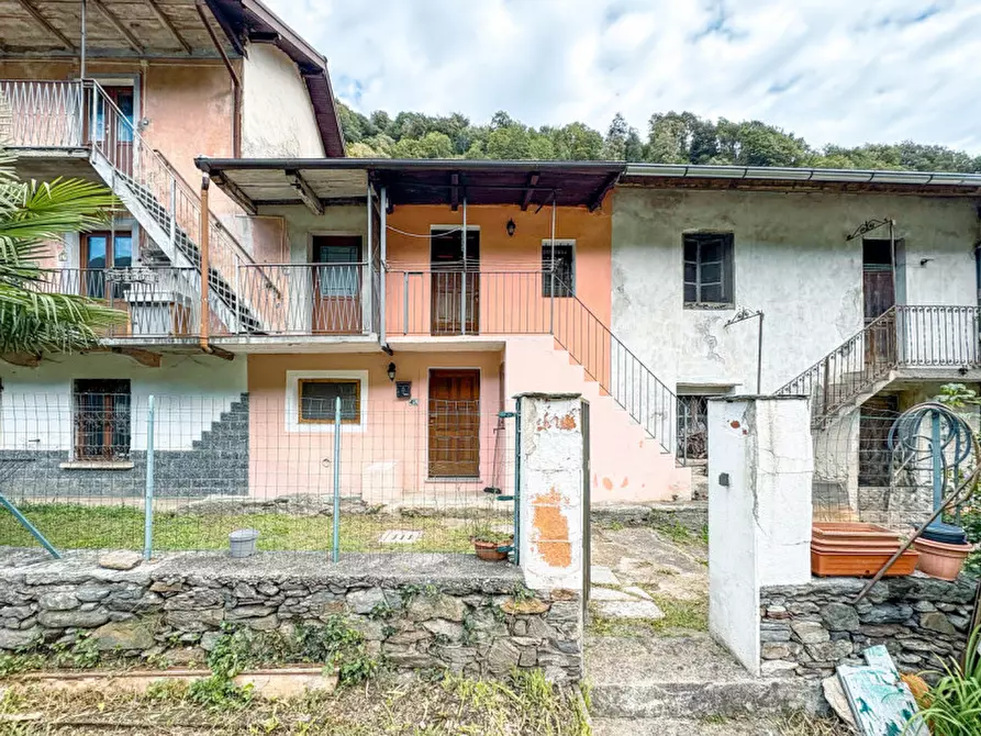 Immagine 2 di Villetta a schiera in vendita  in Via Roma 37 a Valstrona