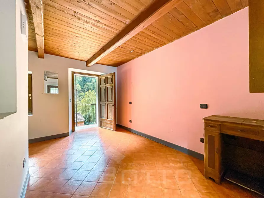 Immagine 12 di Villetta a schiera in vendita  in Via Roma 37 a Valstrona