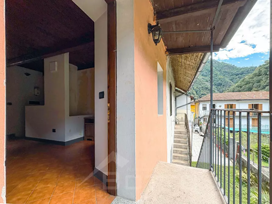 Immagine 14 di Villetta a schiera in vendita  in Via Roma 37 a Valstrona