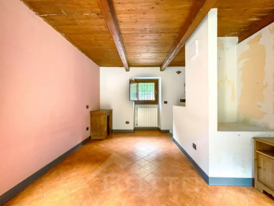 Immagine 16 di Villetta a schiera in vendita  in Via Roma 37 a Valstrona