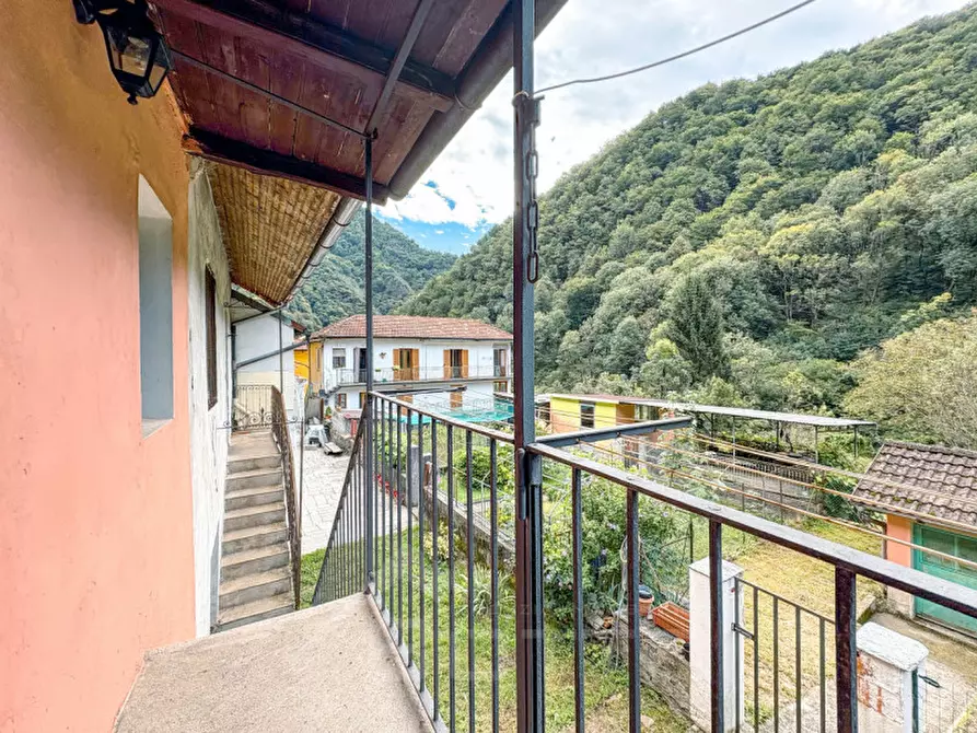 Immagine 18 di Villetta a schiera in vendita  in Via Roma 37 a Valstrona