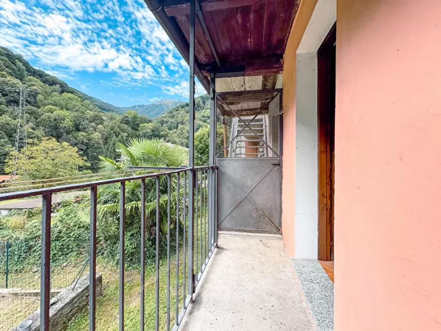 Immagine 19 di Villetta a schiera in vendita  in Via Roma 37 a Valstrona