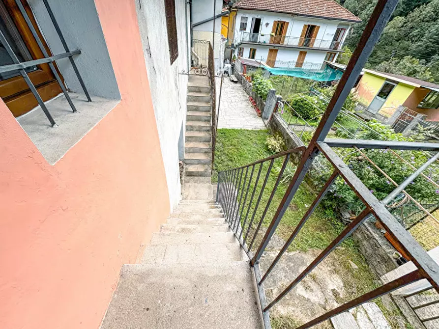 Immagine 21 di Villetta a schiera in vendita  in Via Roma 37 a Valstrona