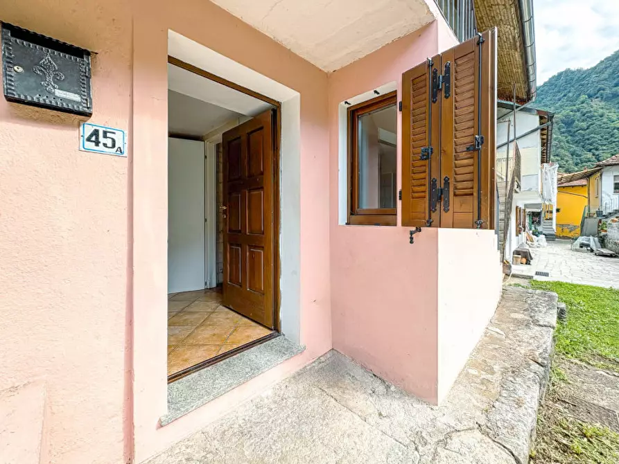 Immagine 22 di Villetta a schiera in vendita  in Via Roma 37 a Valstrona