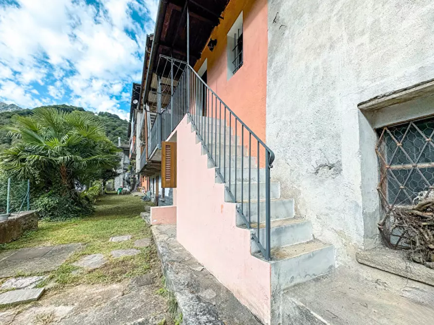 Immagine 25 di Villetta a schiera in vendita  in Via Roma 37 a Valstrona