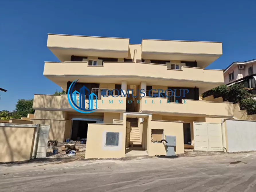 Immagine 2 di Villa in vendita  in Via Beinasco a Roma