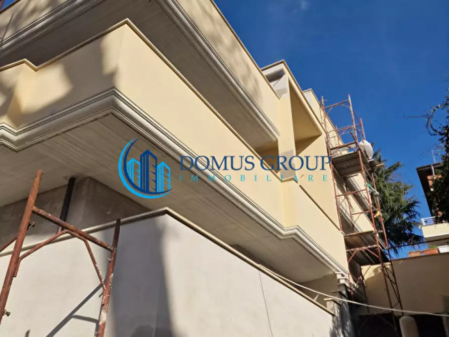 Immagine 3 di Villa in vendita  in Via Beinasco a Roma