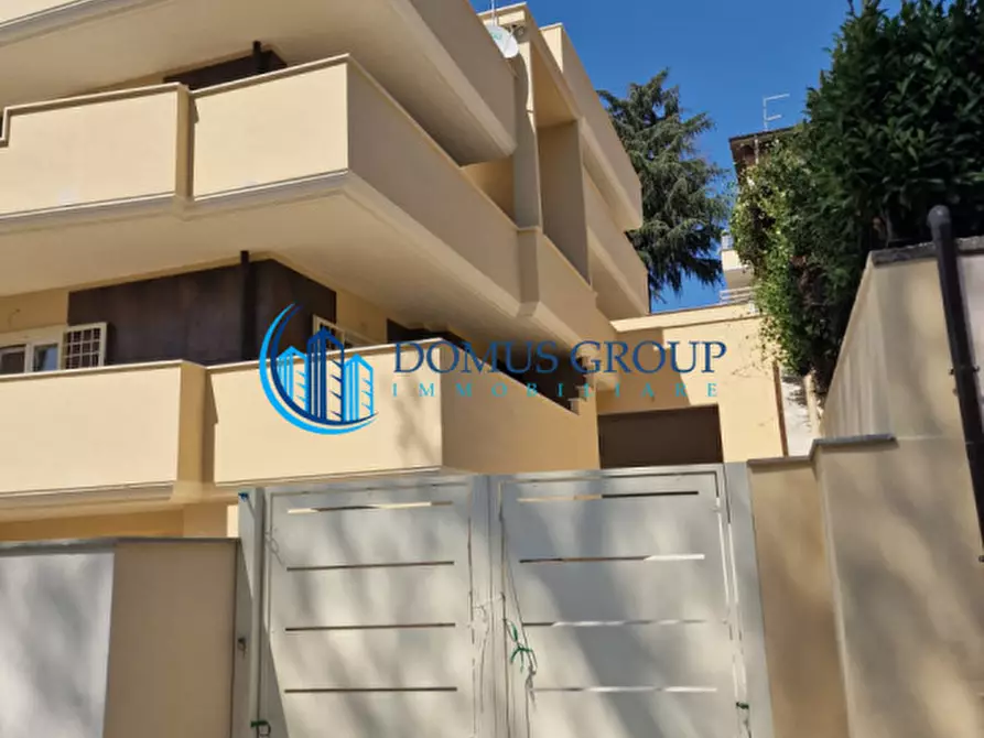 Immagine 3 di Villa in vendita  in Via Beinasco a Roma