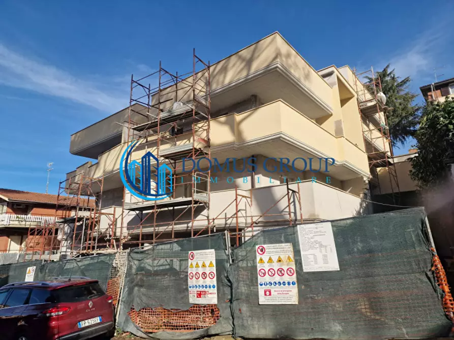 Immagine 5 di Villa in vendita  in Via Beinasco a Roma