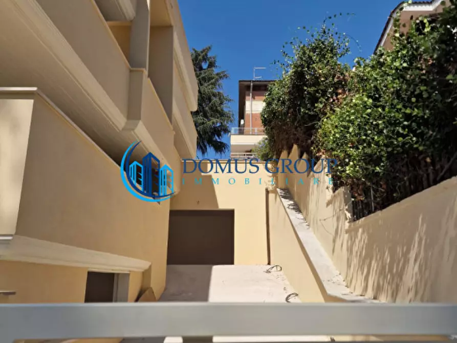 Immagine 5 di Villa in vendita  in Via Beinasco a Roma