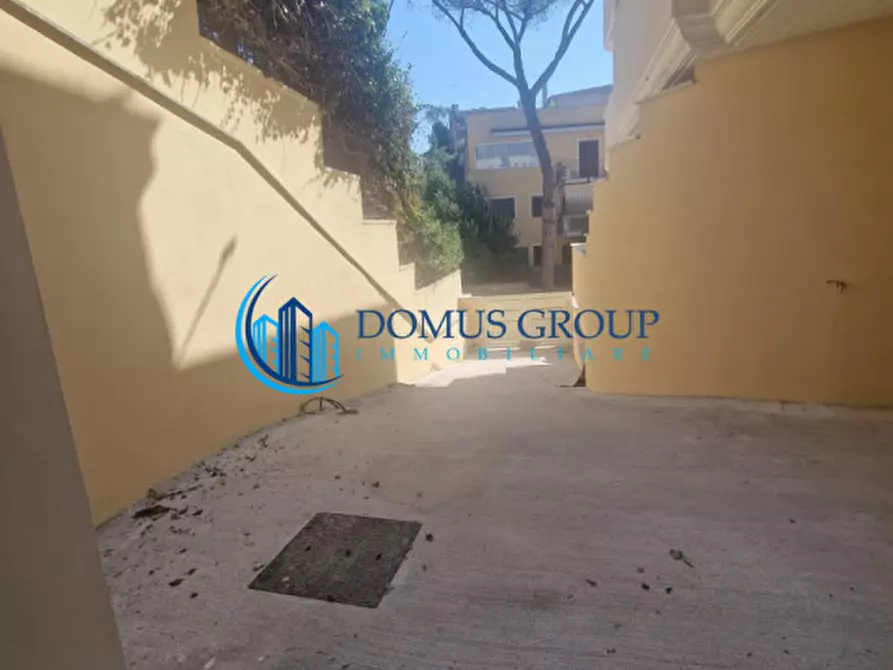 Immagine 18 di Villa in vendita  in Via Beinasco a Roma