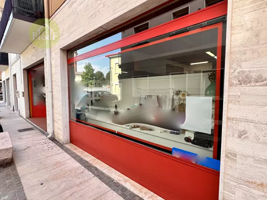 Immagine 2 di Negozio in vendita  in via san pietro nuovo a Legnago