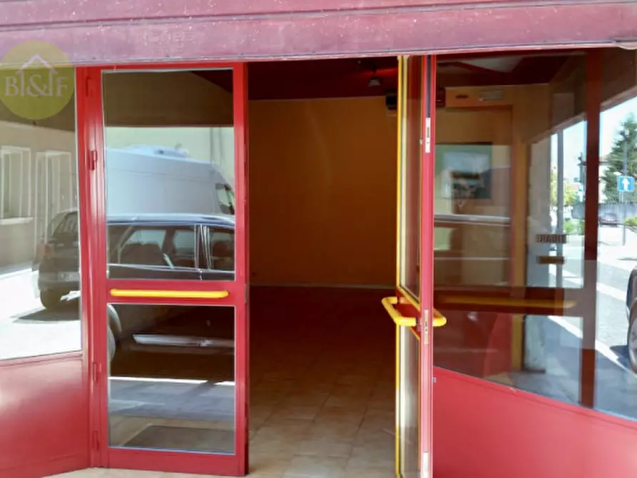 Immagine 3 di Negozio in vendita  in via san pietro nuovo a Legnago
