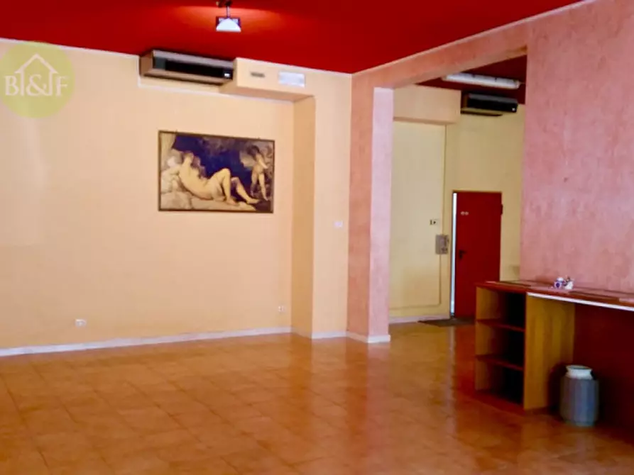 Immagine 6 di Negozio in vendita  in via san pietro nuovo a Legnago