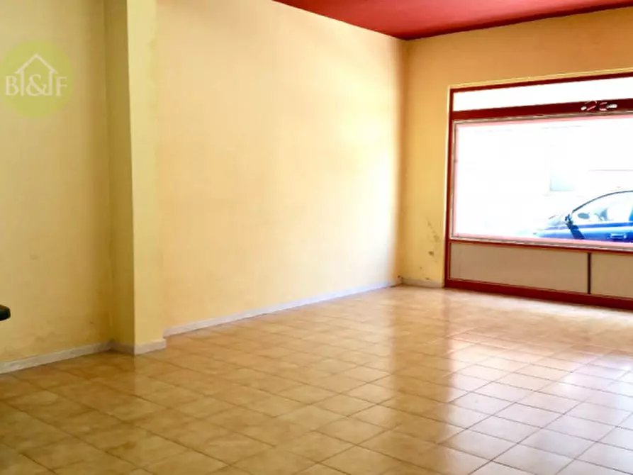 Immagine 9 di Negozio in vendita  in via san pietro nuovo a Legnago