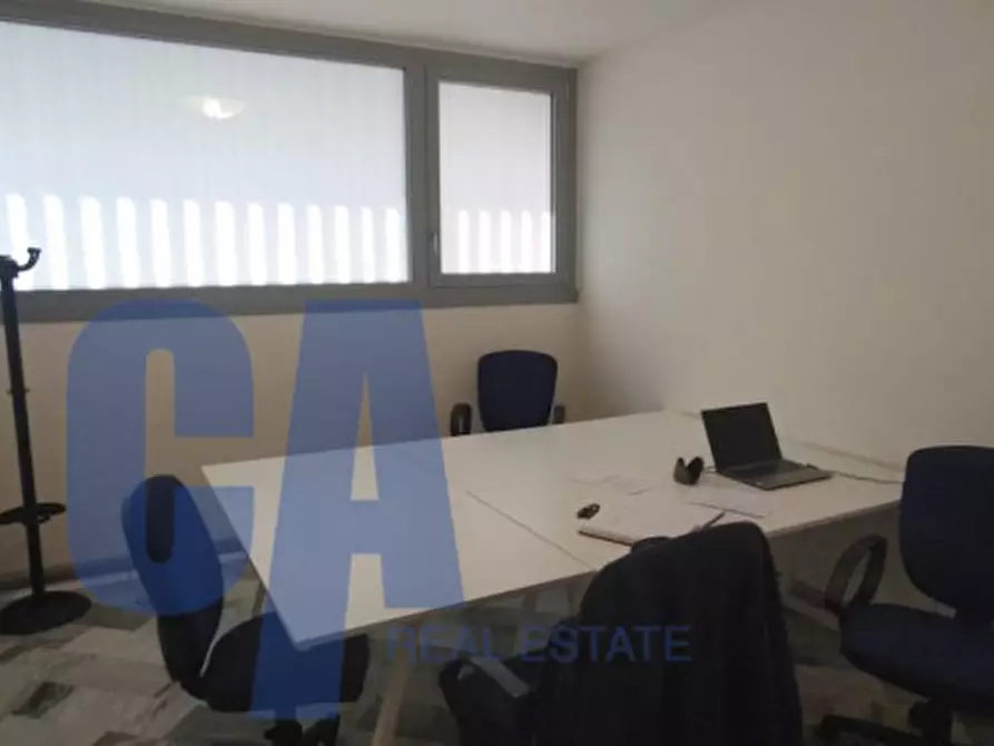 Immagine 3 di Ufficio in affitto  in PIAZZA CARBONARI a Milano