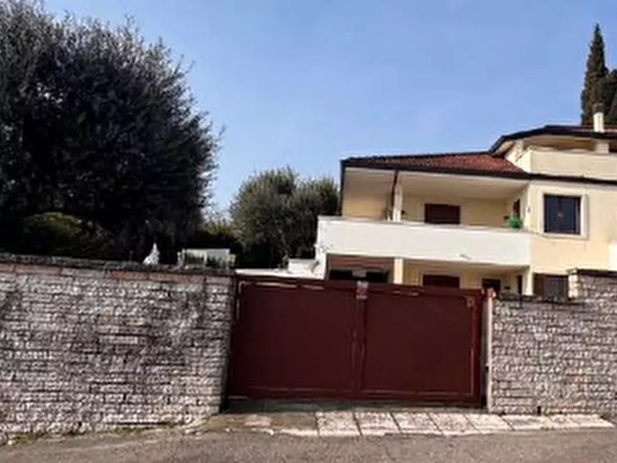 Immagine 1 di Villa in vendita  in VIA MONTE BALDO 10 a Lavagno