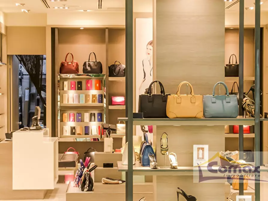 Immagine 2 di Negozio in vendita  in Via Euganea Bresseo a Teolo