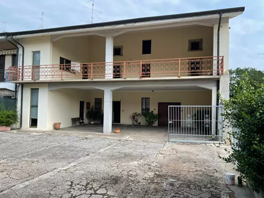 Immagine 2 di Casa indipendente in vendita  in Via Cassetta a Lonato del Garda