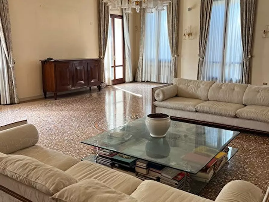 Immagine 2 di Appartamento in vendita  in Piazza del Duomo a Padova