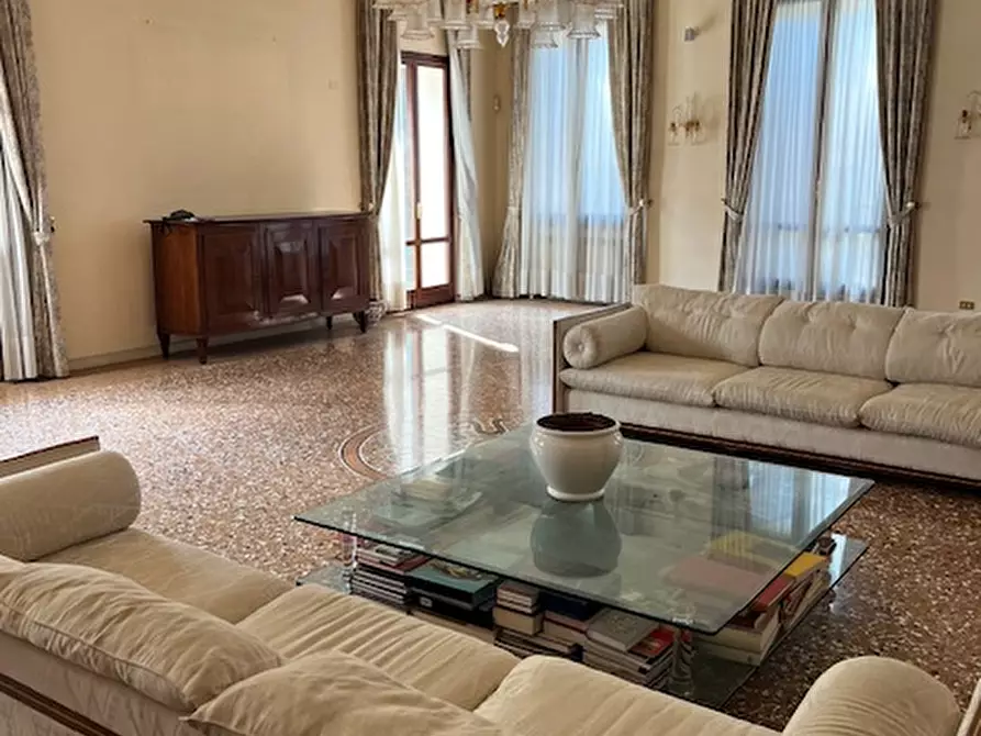 Immagine 4 di Appartamento in vendita  in Piazza del Duomo a Padova