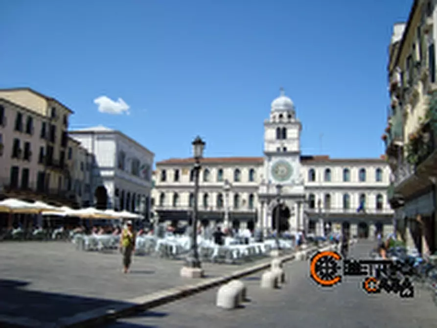 Immagine 10 di Appartamento in vendita  in Piazza del Duomo a Padova