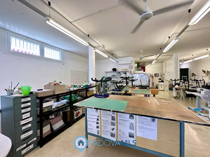 Immagine 3 di Negozio in vendita  in Via Pontevigodarzere a Padova
