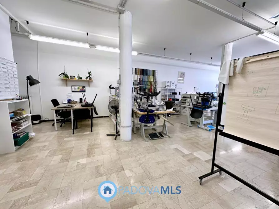 Immagine 4 di Negozio in vendita  in Via Pontevigodarzere a Padova