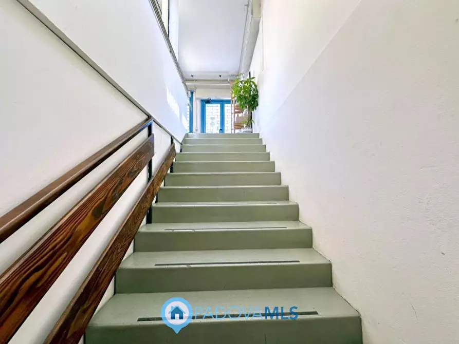 Immagine 12 di Negozio in vendita  in Via Pontevigodarzere a Padova