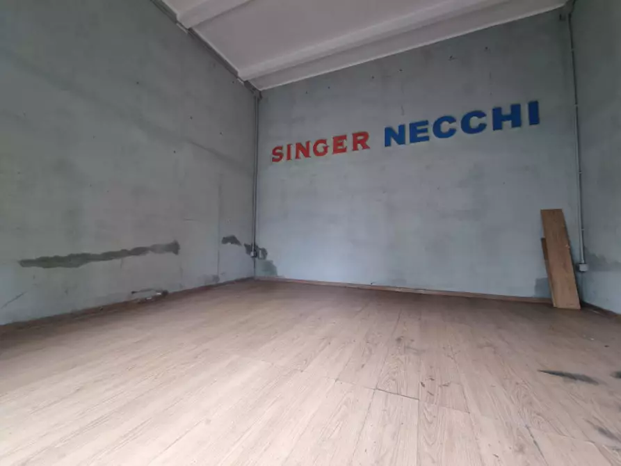 Immagine 5 di Negozio in vendita  in VIA TOSELLI a Firenze