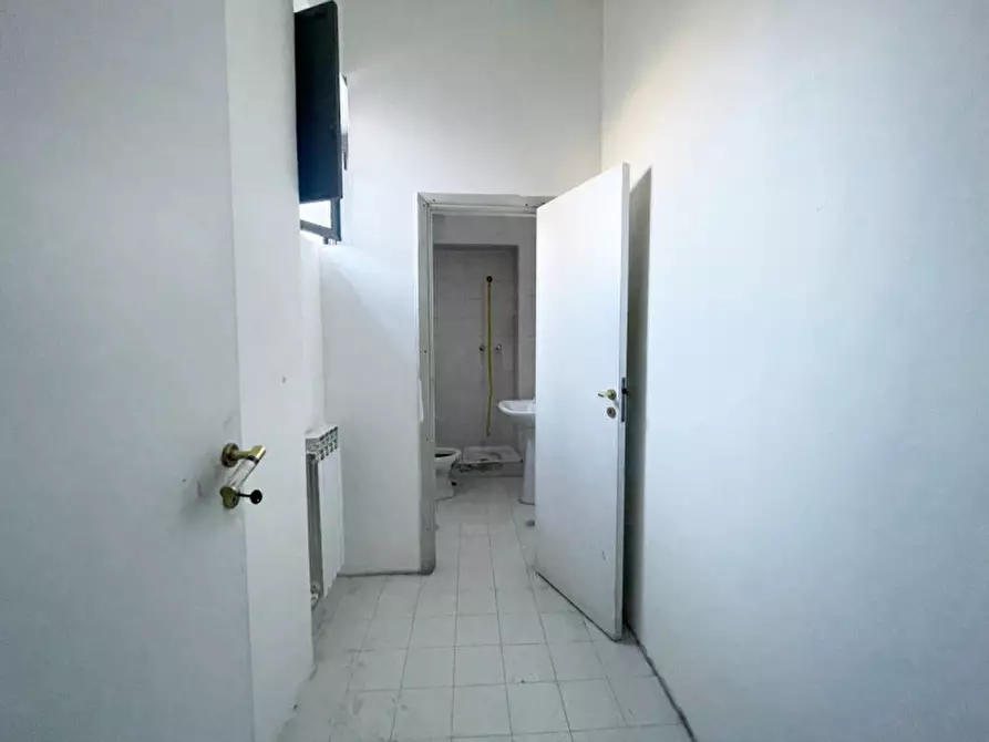 Immagine 8 di Negozio in affitto  in Via Passo Buole a Torino