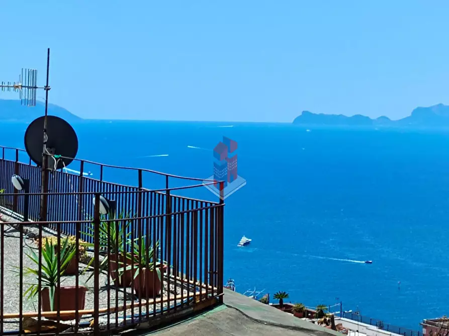 Immagine 2 di Appartamento in vendita  in PIAZZA FUGA a Napoli