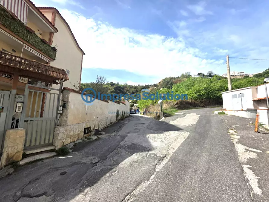 Immagine 1 di Magazzino in vendita  in Via Pisciarelli a Napoli