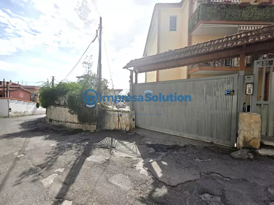 Immagine 2 di Magazzino in vendita  in Via Pisciarelli a Napoli