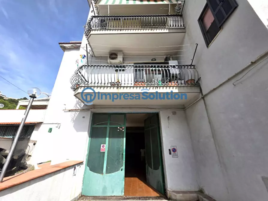 Immagine 3 di Magazzino in vendita  in Via Pisciarelli a Napoli