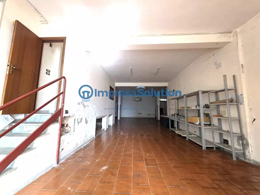 Immagine 17 di Magazzino in vendita  in Via Pisciarelli a Napoli