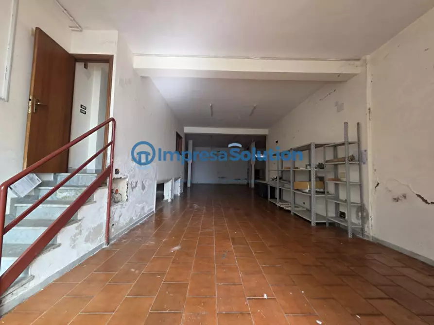 Immagine 18 di Magazzino in vendita  in Via Pisciarelli a Napoli