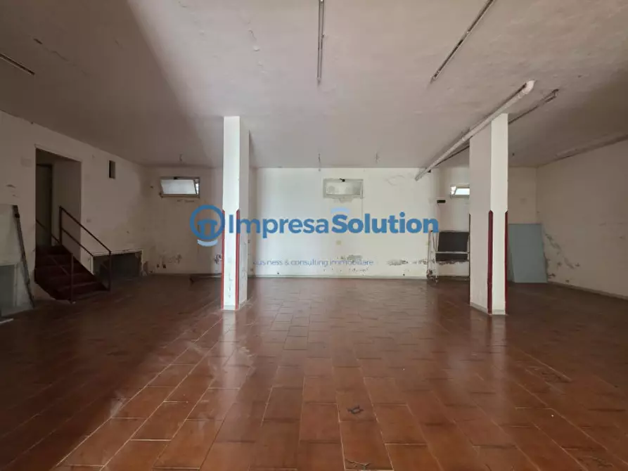 Immagine 21 di Magazzino in vendita  in Via Pisciarelli a Napoli