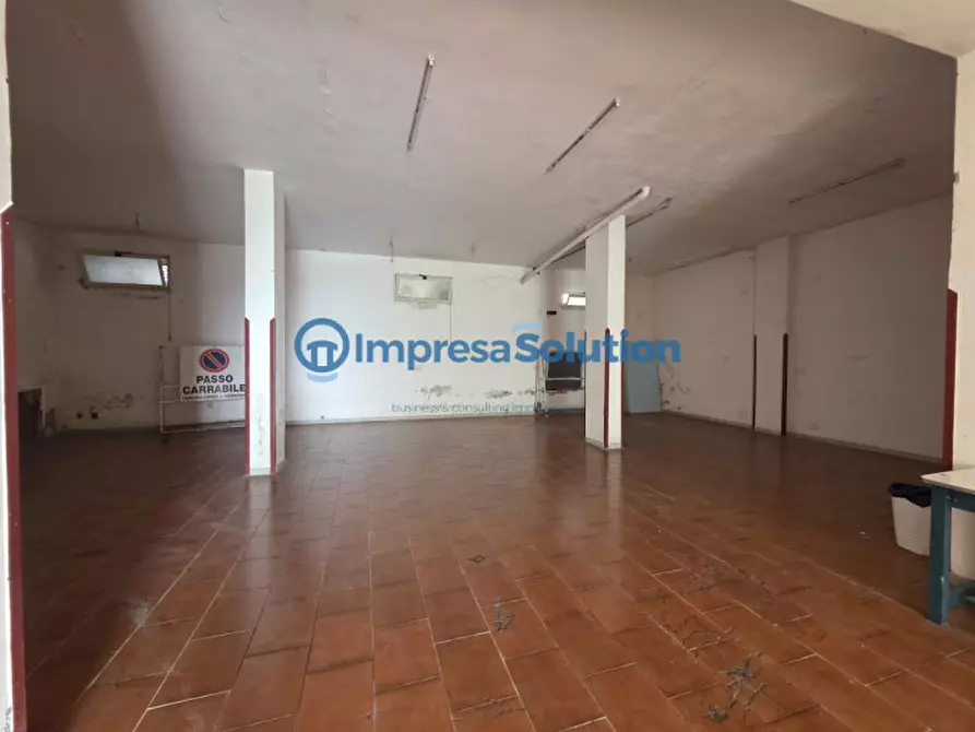 Immagine 22 di Magazzino in vendita  in Via Pisciarelli a Napoli