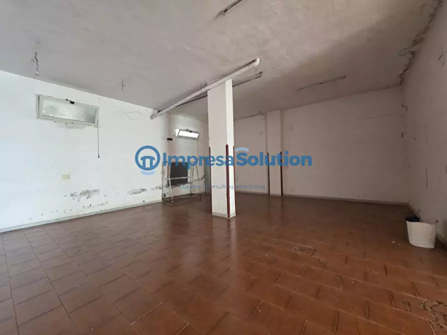 Immagine 23 di Magazzino in vendita  in Via Pisciarelli a Napoli