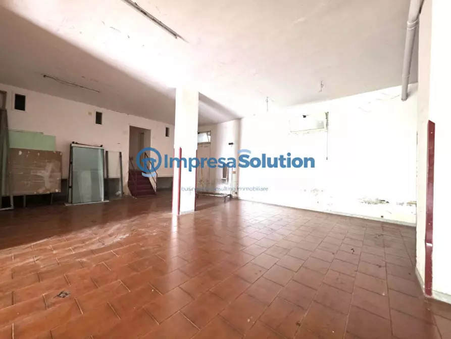 Immagine 24 di Magazzino in vendita  in Via Pisciarelli a Napoli