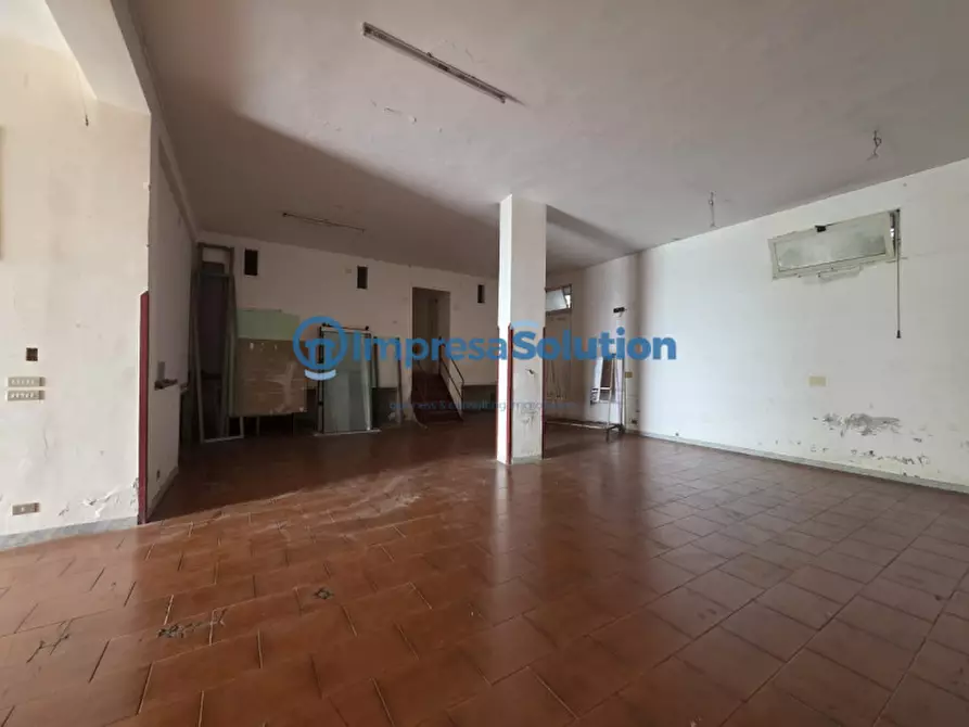 Immagine 25 di Magazzino in vendita  in Via Pisciarelli a Napoli