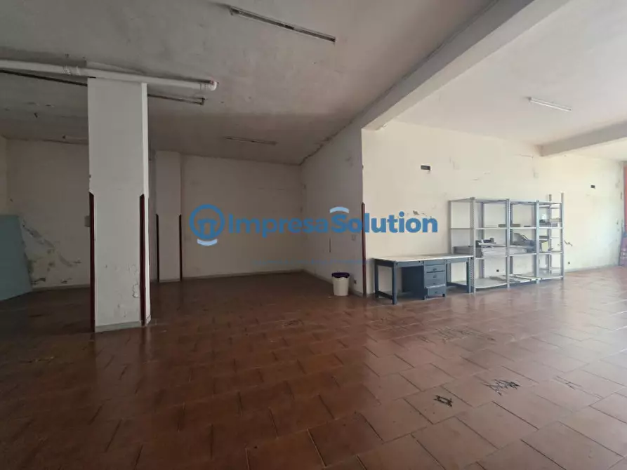Immagine 27 di Magazzino in vendita  in Via Pisciarelli a Napoli