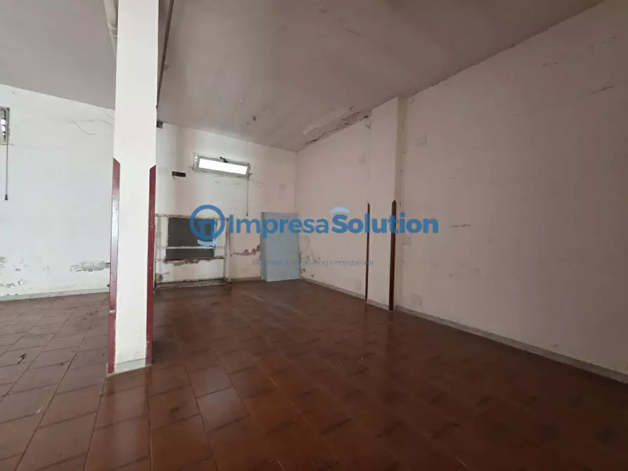 Immagine 28 di Magazzino in vendita  in Via Pisciarelli a Napoli