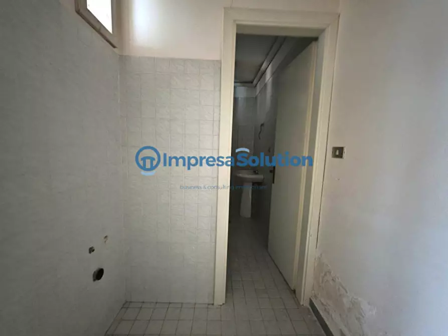 Immagine 31 di Magazzino in vendita  in Via Pisciarelli a Napoli