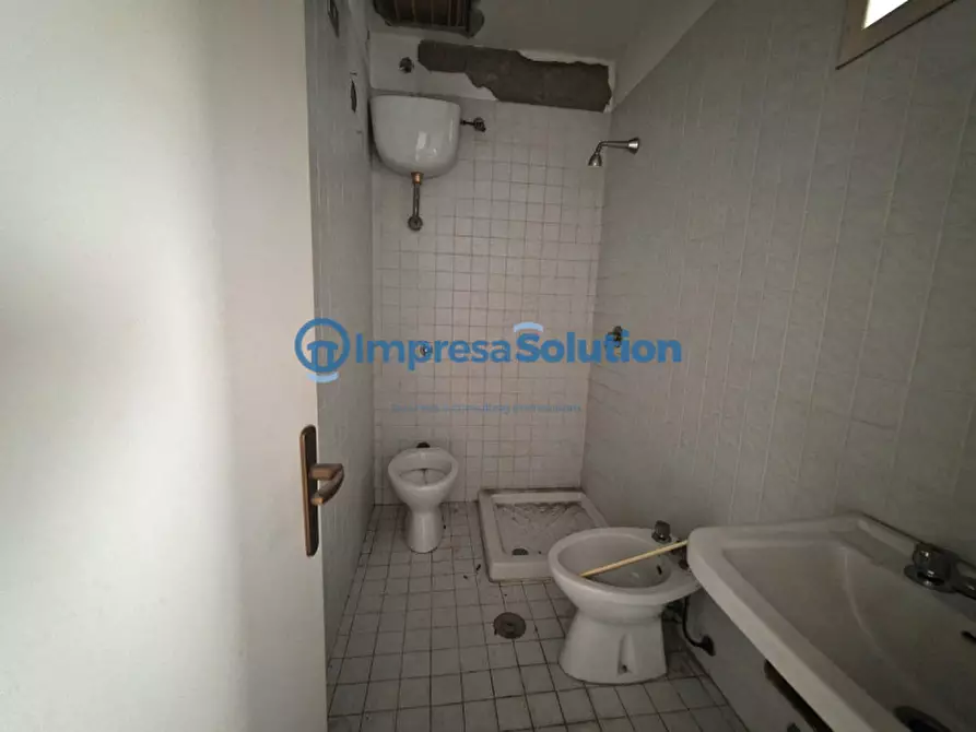 Immagine 33 di Magazzino in vendita  in Via Pisciarelli a Napoli