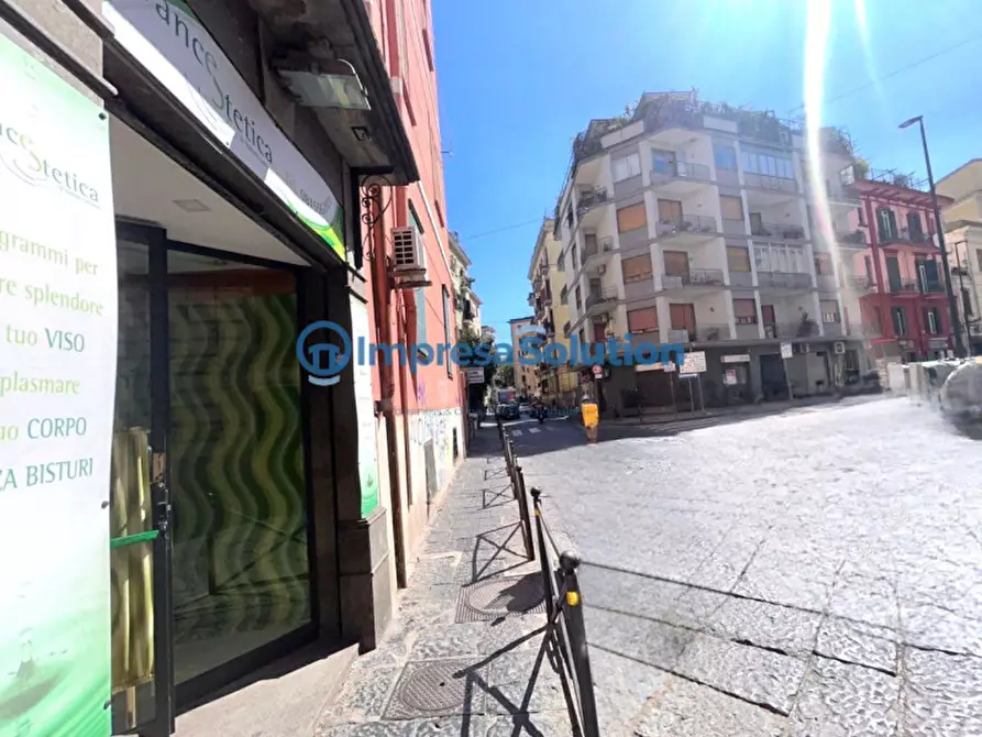 Immagine 2 di Negozio in affitto  in Via Gino Doria a Napoli